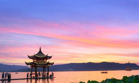 Top những hồ nước nổi tiếng nhất Trung Quốc